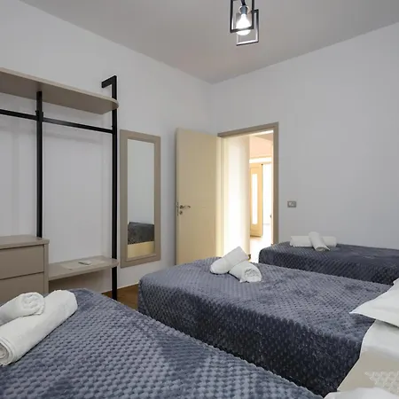 Petro Villa *