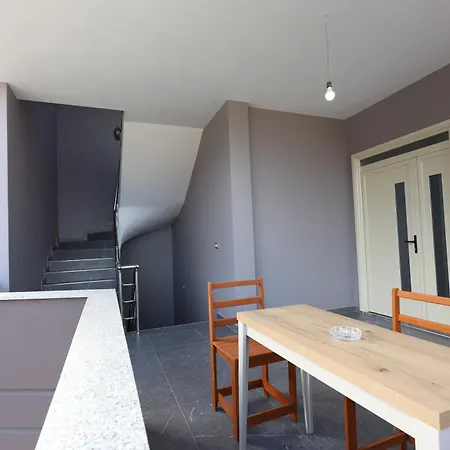 Petro Villa *
