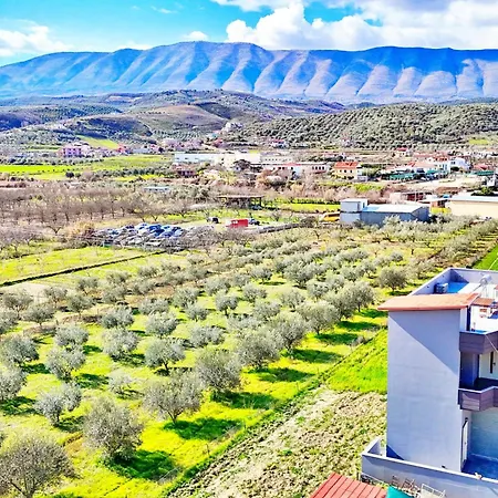 Petro Βίλα Μπεράτ